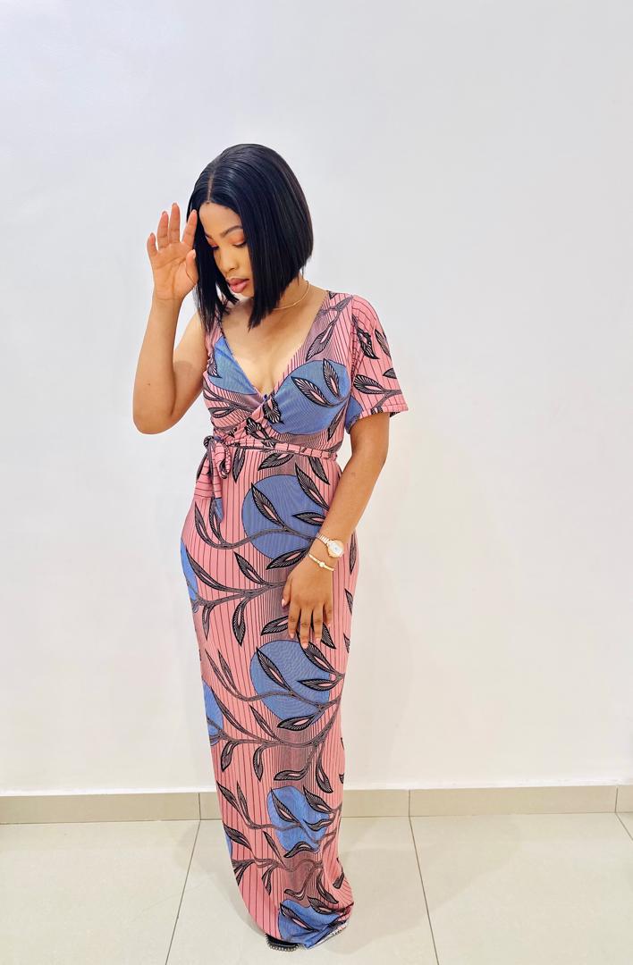 Robe Longue Bohème en Wax – Élégance et Légèreté